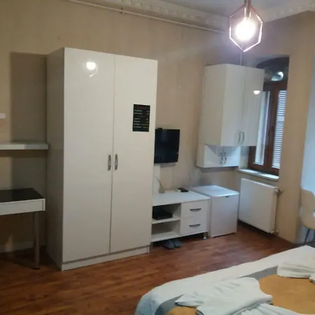 Full House Boutique Apartmanhotel 3*