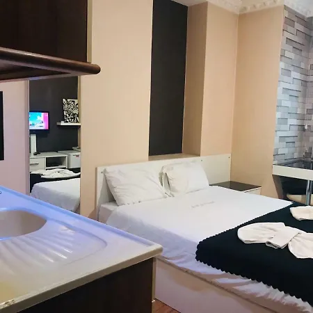 Full House Boutique Apartmanhotel